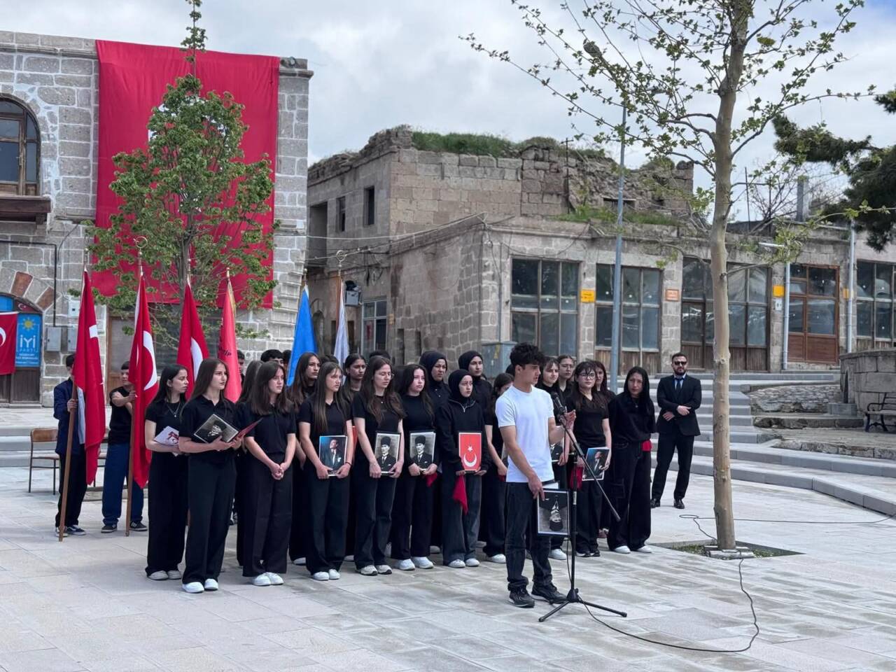 Atatürk’ü Anma, Gençlik ve Spor Bayramı kapsamında Güzelyurt’ta düzenlenen tören