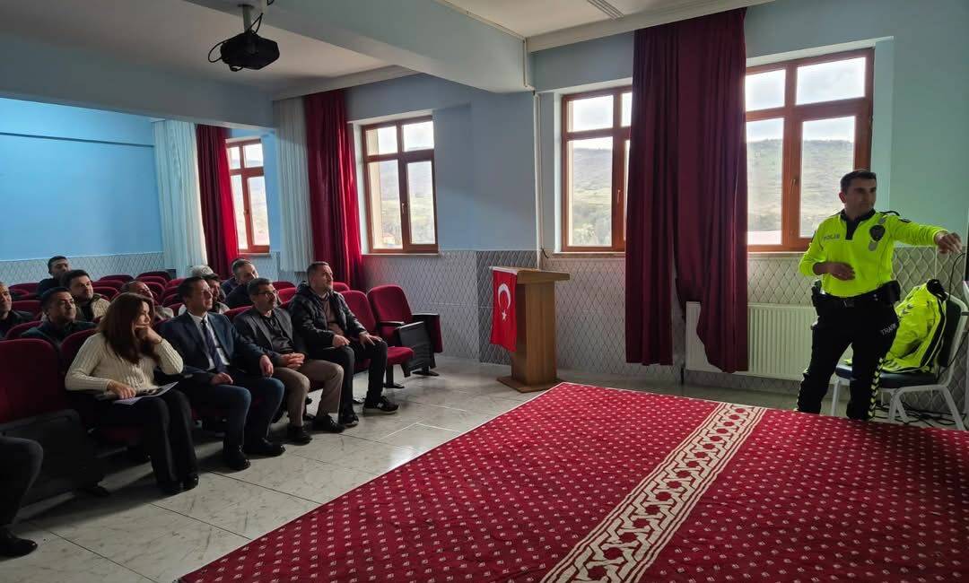 Ehliyet Sınavlarında Yeni Dönem: Öğretmenlere Kritik Kurs Güzelyurt İlçe Milli Eğitim Müdürlüğü tarafından öğretmenlere yönelik MTSK Uygulama