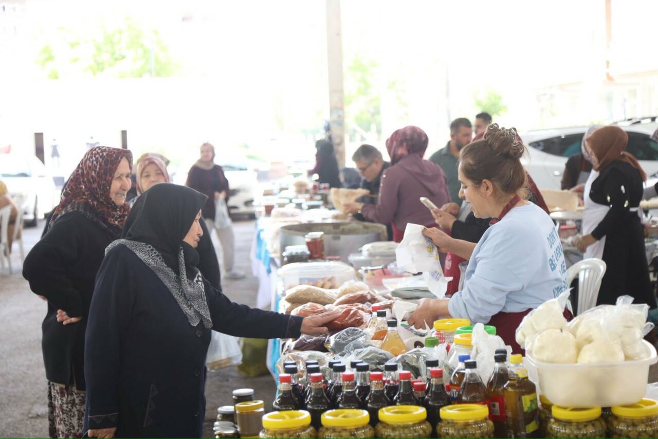 Aksaray Belediyesi tarafından hayata geçirilen Hanımeli Pazarı, kadınların üretime katılımını