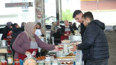 Aksaray Belediyesi tarafından hayata geçirilen Hanımeli Pazarı, kadın girişimcilerin üretimlerini