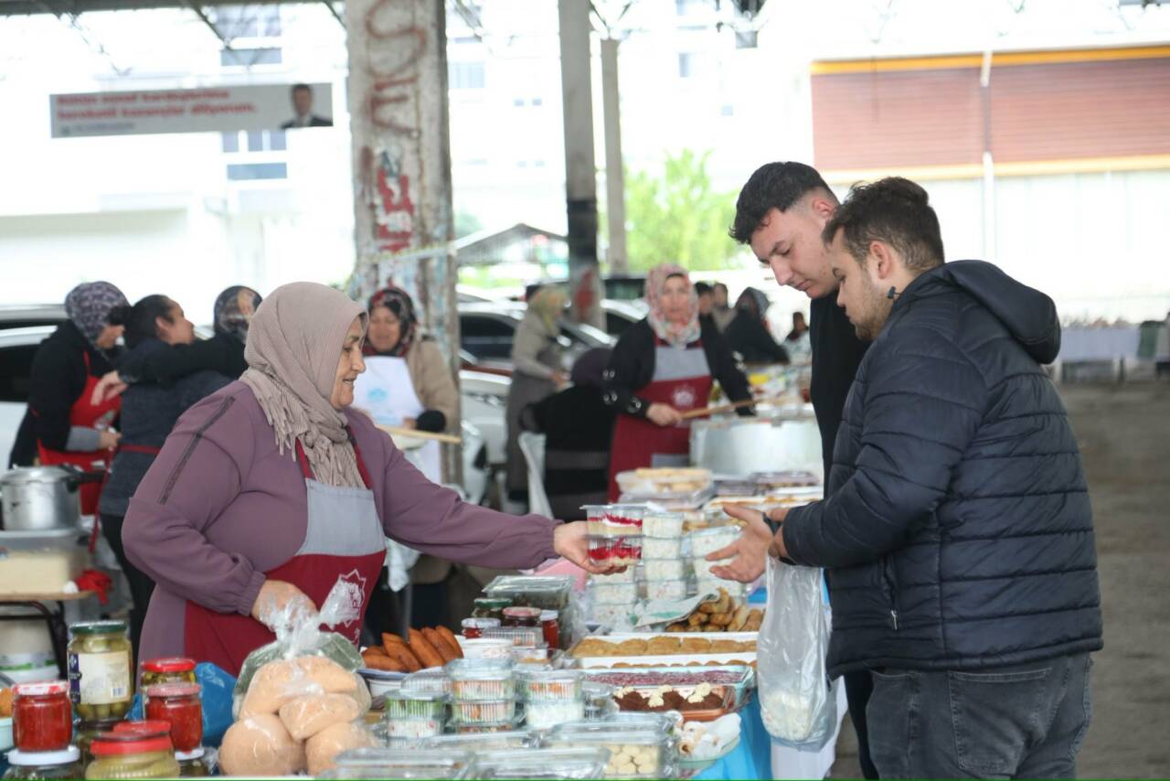 Aksaray Belediyesi tarafından hayata geçirilen Hanımeli Pazarı, kadın girişimcilerin üretimlerini