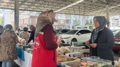 Aksaray Hanımeli Pazarı’nda esnaf ve vatandaşlara kadına karşı şiddetle mücadele