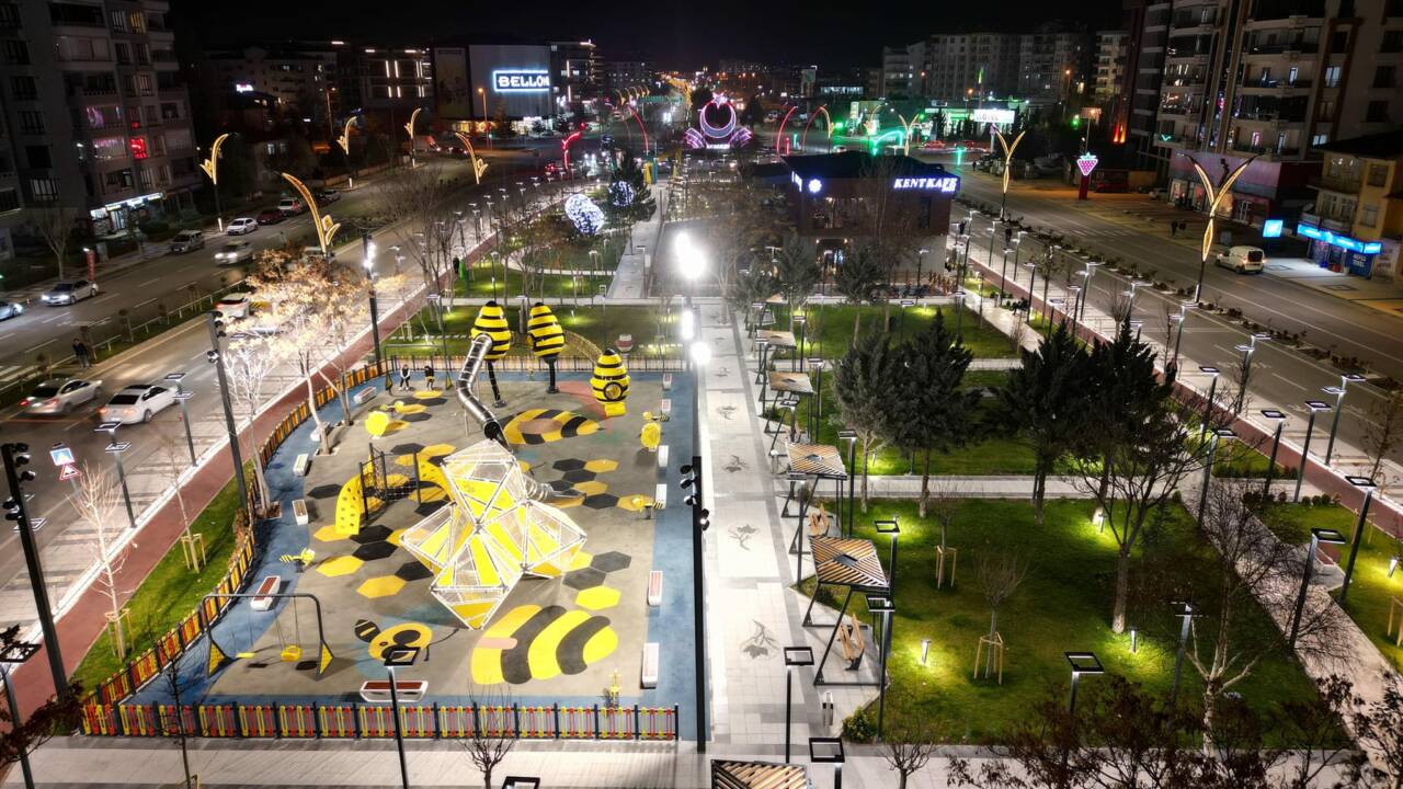 Aksaray Belediyesi tarafından şehre kazandırılan Kent Park, yeşil alanları, sosyal