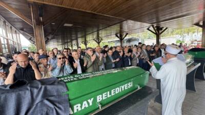 Aksaray’da Meryem Altınsoy ve Emrullah Ülkü, cuma namazı sonrası kılınan