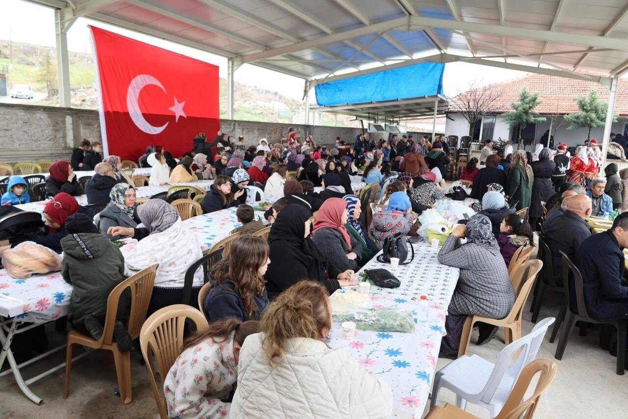Aksaray Çeltik Köyü’nde düzenlenen Hıdırellez şenlikleri, yağışlı havaya rağmen yoğun