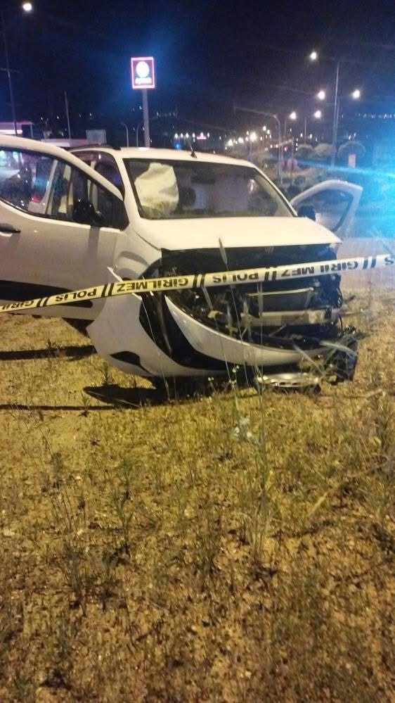 Nevşehir'de tur minibüsü ile otomobilin çarpışması sonucu meydana gelen kazada