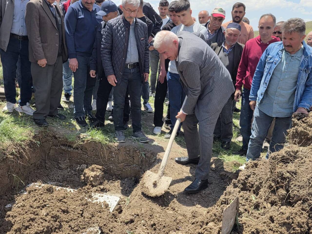 Aksaray Milletvekili Ramazan Kaşlı’nın ailesinin büyüğü Aşır Kaşlı, kılınan cenaze