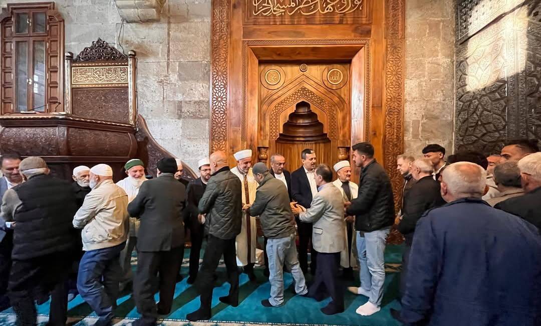 Aksaray’da Kurban Bayramı namazı Karamanoğlu Ulu Cami’de yoğun katılımla eda