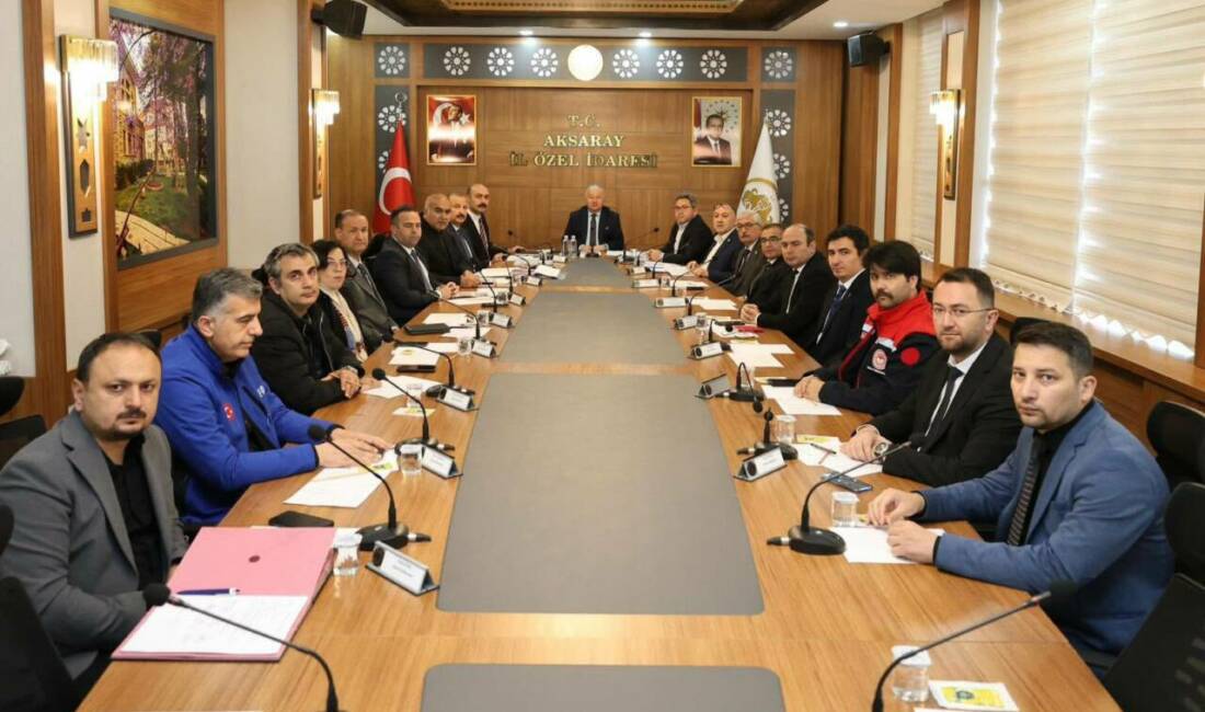 Aksaray’da köyler için planlı büyüme hamlesi Aksaray’da köy yerleşimlerinin geleceğini şekillendirecek önemli bir toplantı gerçekleştirildi. Aksaray