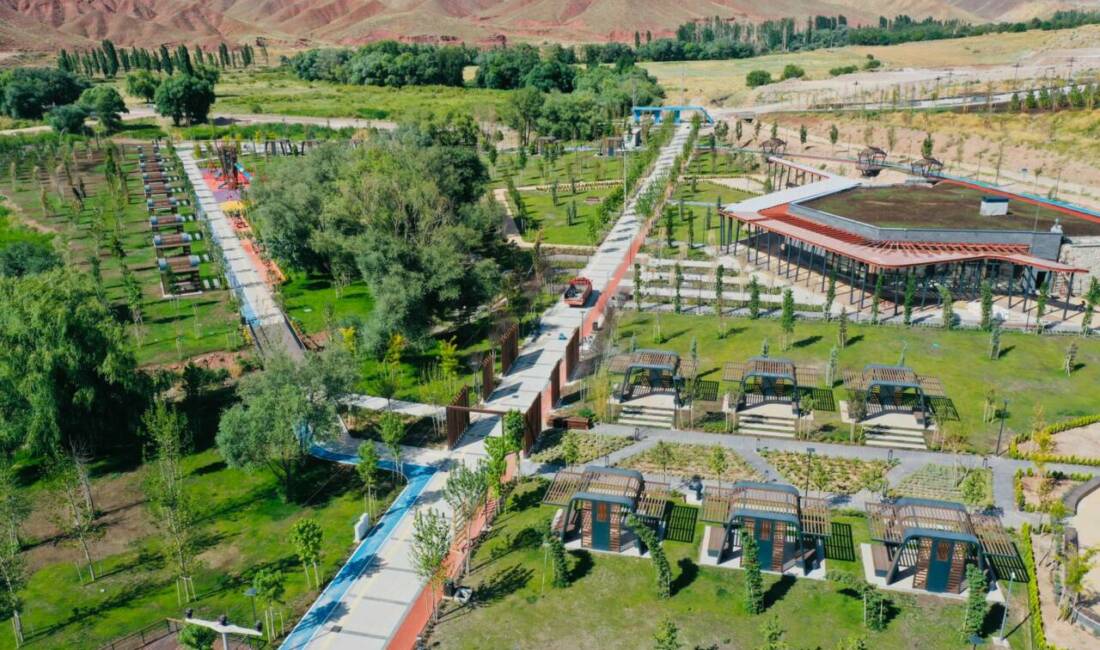 Aksaray’da 42 bin metrekare alanda kurulan Kalanlar Millet Bahçesi, yeşil