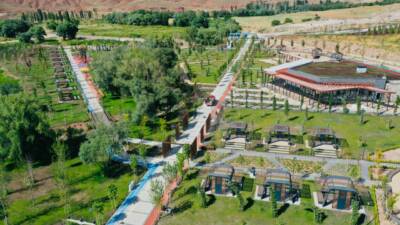 Aksaray’da 42 bin metrekare alanda kurulan Kalanlar Millet Bahçesi, yeşil