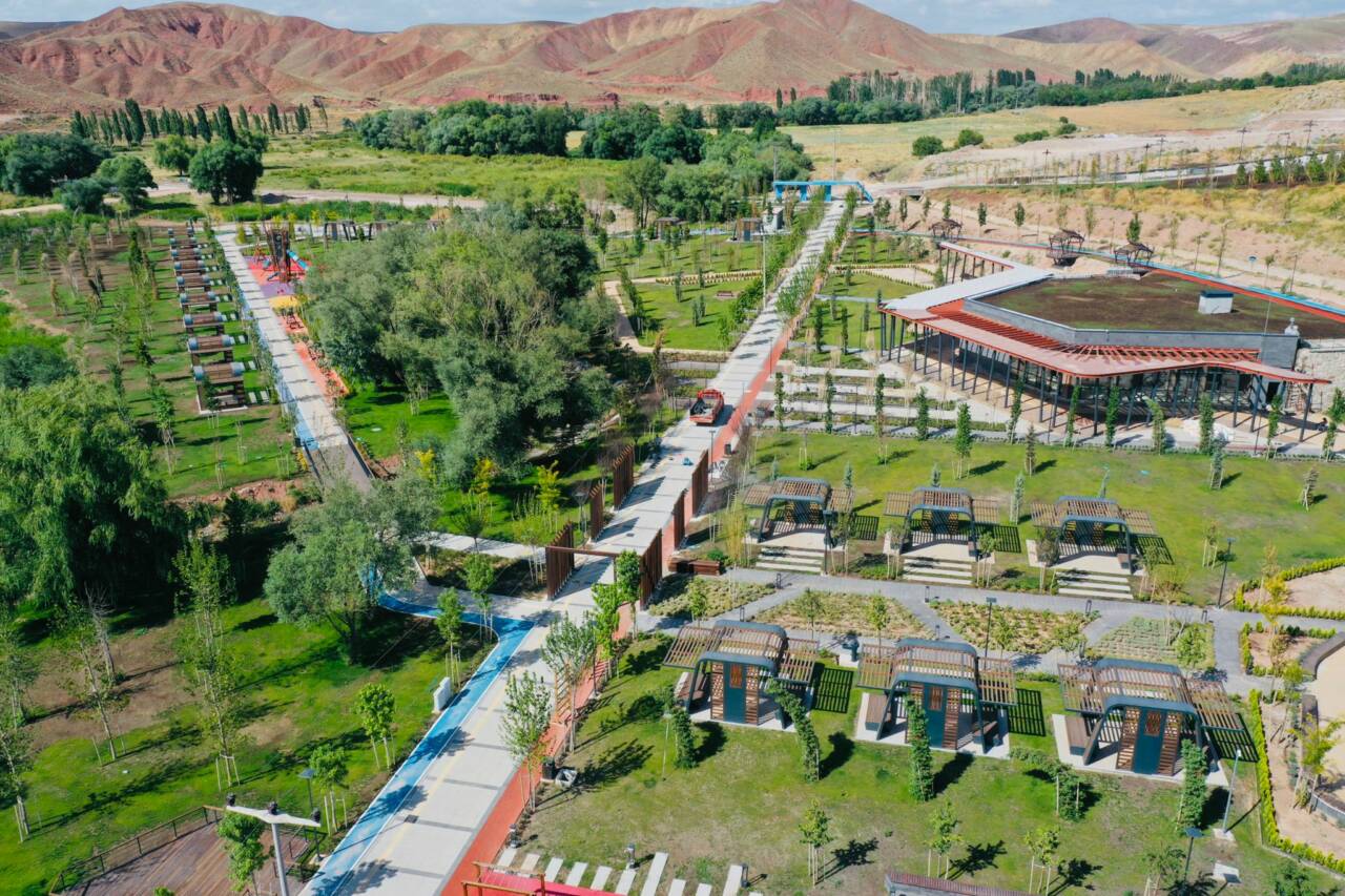 Aksaray’da 42 bin metrekare alanda kurulan Kalanlar Millet Bahçesi, yeşil