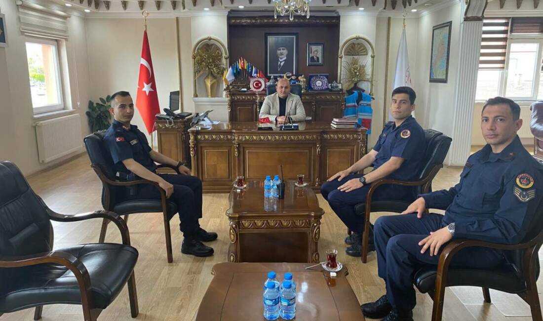 Ağaçören’de görev yapan jandarma personeli ve subay adayı öğrencisi, Kaymakam