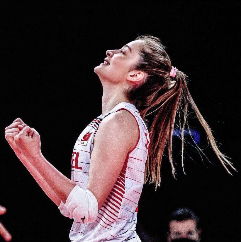 Kuzeyboru Kadın Voleybol Takımı’nın başarılı oyuncularından Tuğba Şenoğlu İvegin, Filenin
