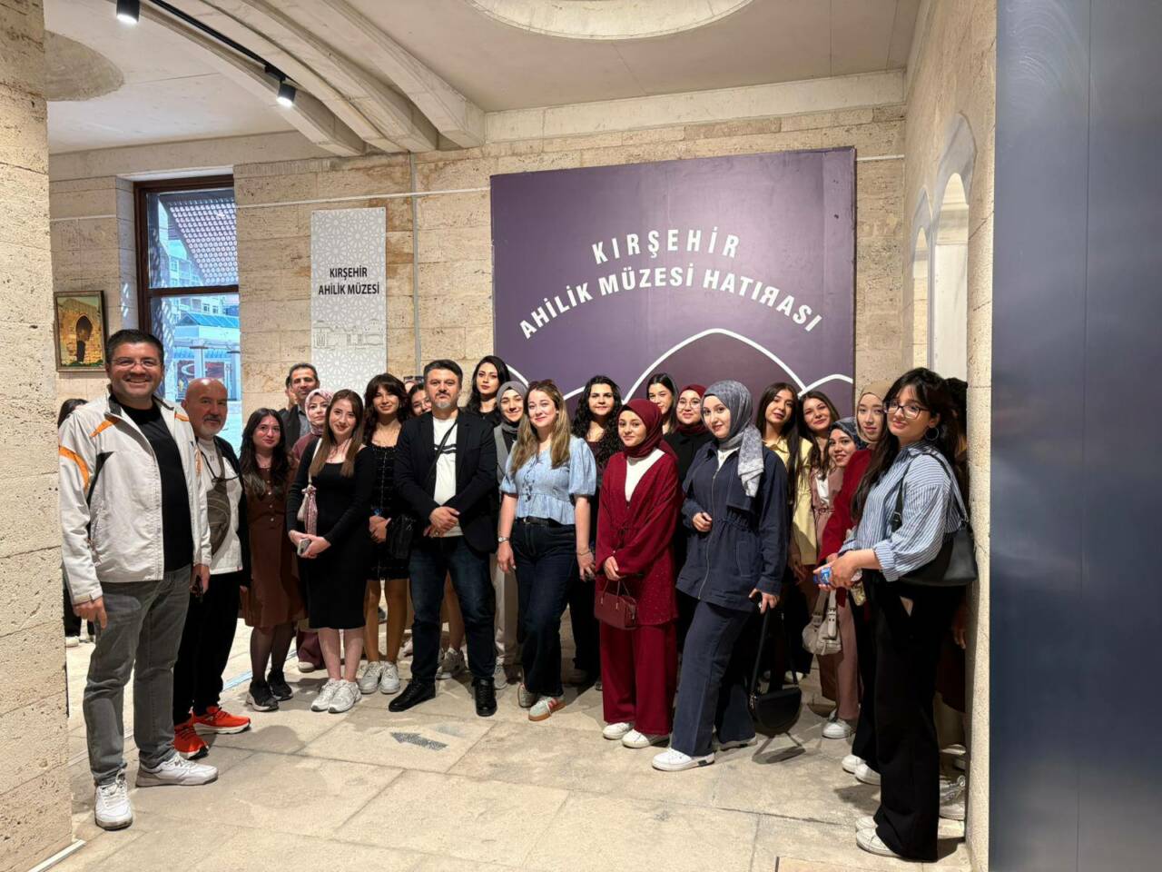 Aksaray Üniversitesi Ortaköy Meslek Yüksekokulu, düzenlediği gezi programıyla öğrencilerini Kırşehir’in