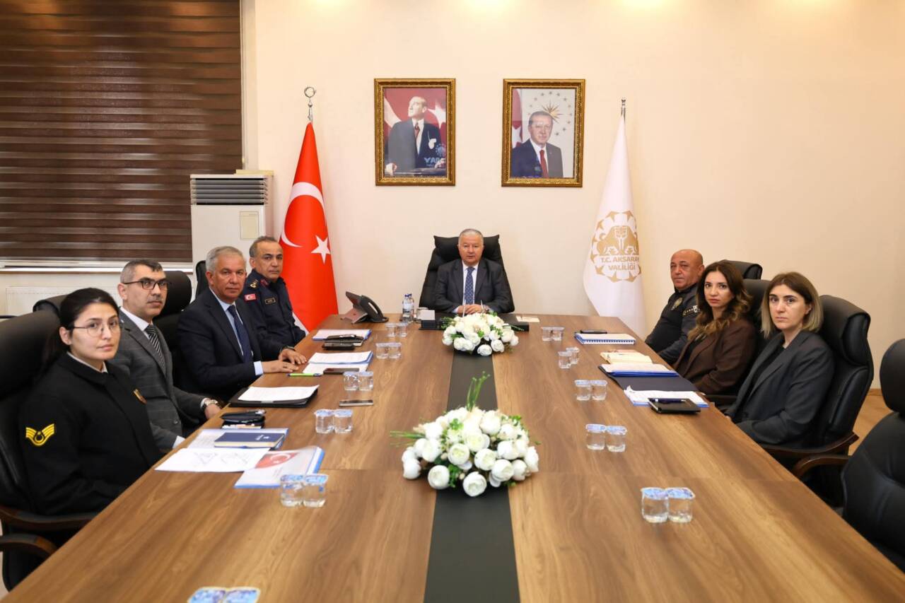 Aksaray’da okul ve çevresine yönelik güvenlik önlemleri geniş kapsamlı toplantıda