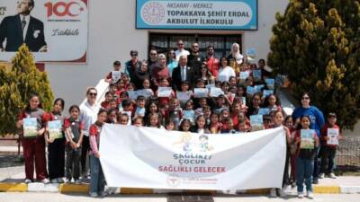 Aksaray’da düzenlenen “Sağlıklı Çocuk, Sağlıklı Gelecek” etkinliğinde ilkokul öğrencilerine sağlıklı