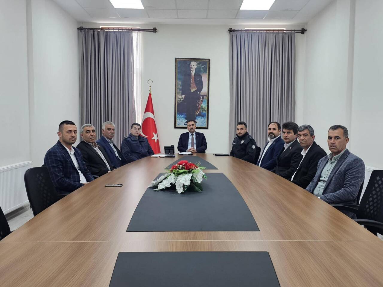 Sultanhanı Kaymakamı Bilal Göksun başkanlığında gerçekleştirilen toplantıda, ilçe genelindeki güvenlik,