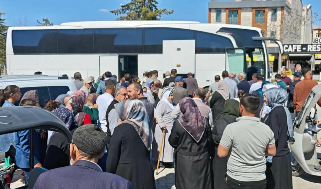 Sultanhanı Kervansaray’da hacı adayları gözyaşlarıyla uğurlandı Sultanhanı’nda tarihi Kervansaray önünde düzenlenen hacı uğurlama programı yoğun katılımla