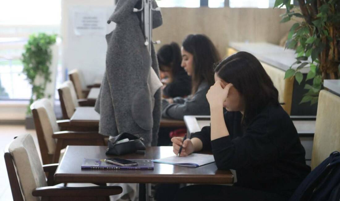 Aksaray’da eğitim ve sosyal yaşamı buluşturan merkez yoğun ilgi görüyor Aksaray Belediyesi tarafından hayata geçirilen Tapduk Emre Kitap Konağı, gençler