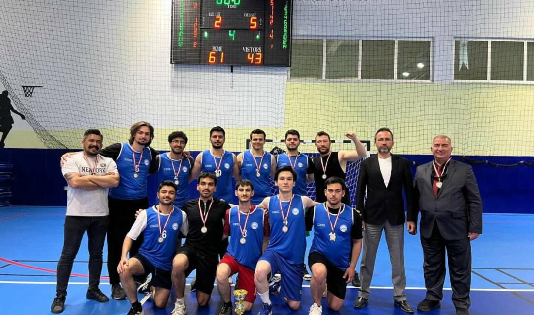 Potada zirve değişmedi: ASÜ Tıp Fakültesi bir kez daha şampiyon Aksaray Üniversitesi 20. Yıl Spor Şenlikleri kapsamında düzenlenen basketbol turnuvasında