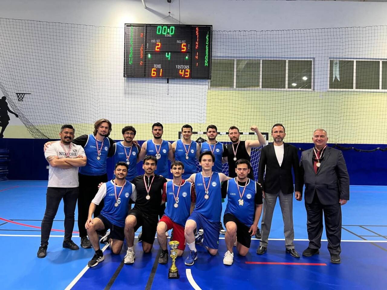 Aksaray Üniversitesi 20. Yıl Spor Şenlikleri kapsamında düzenlenen basketbol turnuvasında