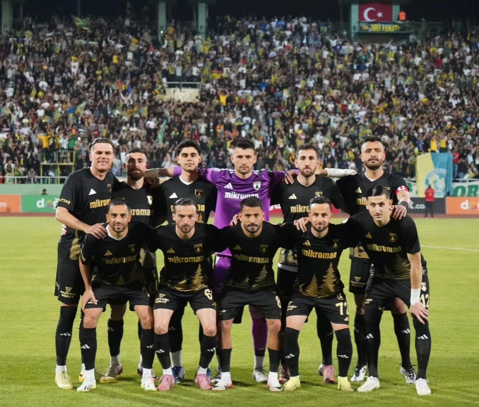 Türkiye 2.liginde kırmızı grupta grubu lider tamamlayan Bursaspor ve beyaz