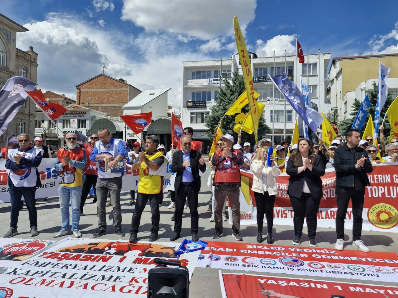 Aksaray’da 1 Mayıs İşçi ve Emekçi Bayramı kapsamında düzenlenen buluşma,