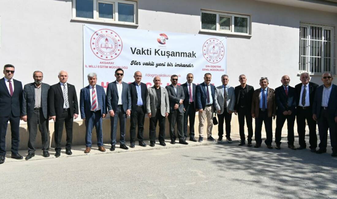 Aksaray’da “Vakti Kuşanmak” Buluşması Yoğun Katılımla Yapıldı Aksaray’da düzenlenen “Vakti Kuşanmak Örnek Etkinlikler Buluşması”, farklı okul türleri