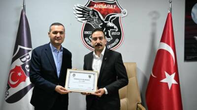 İYİ Partili Turan Yaldır’a, Aksaray Beşiktaşlılar Derneği ziyaretinde fahri üyelik