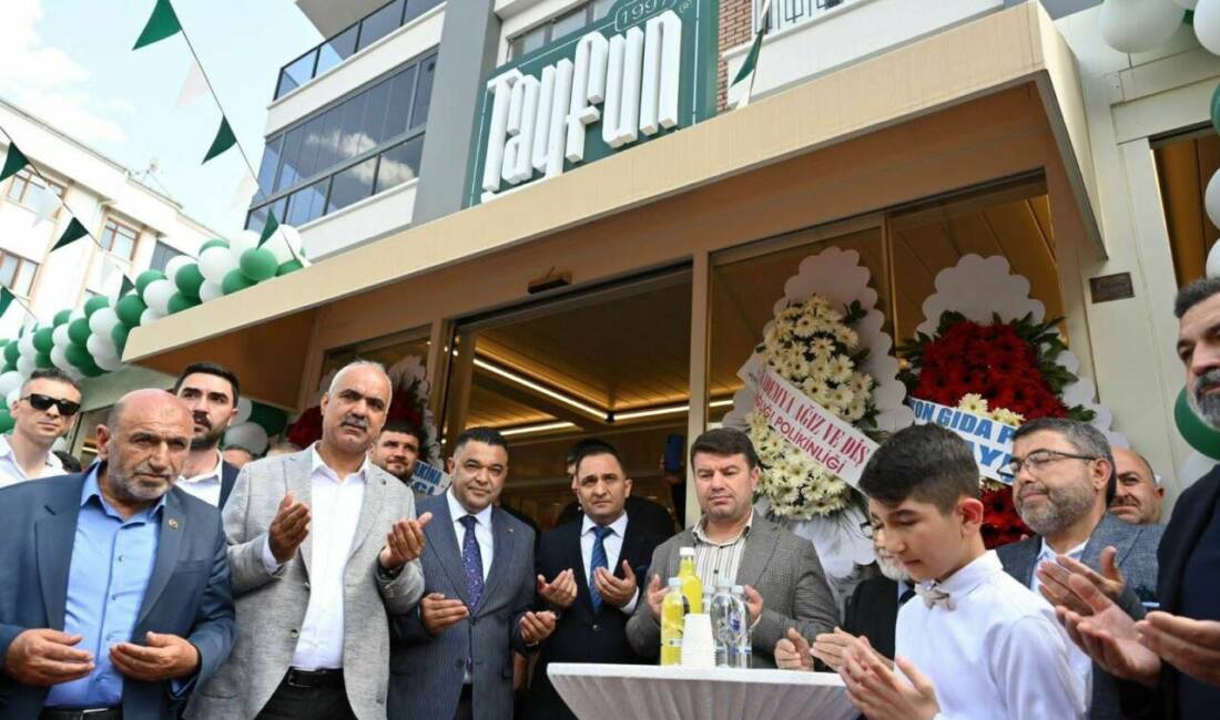 Aksaray’da hizmet vermeye başlayan Tayfun Ekmekçi Pastanesi, yoğun katılımlı tören