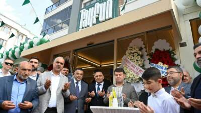 Aksaray’da hizmet vermeye başlayan Tayfun Ekmekçi Pastanesi, yoğun katılımlı tören