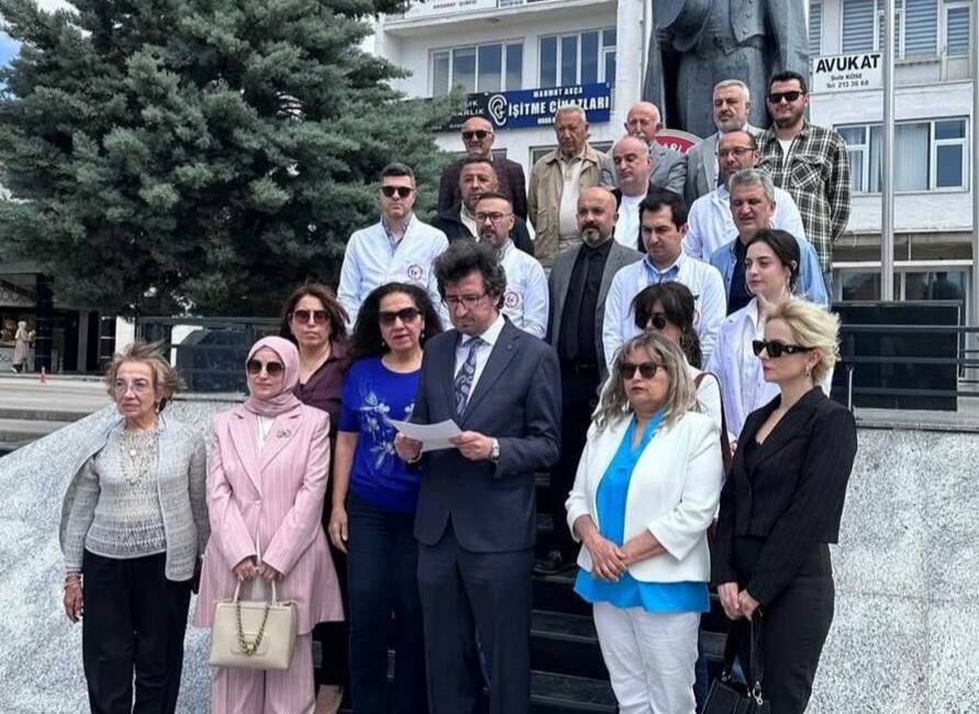 Aksaray Eczacılar Odası başkanı Raif Aksay, 14 Mayıs Bilimsel Eczacılık