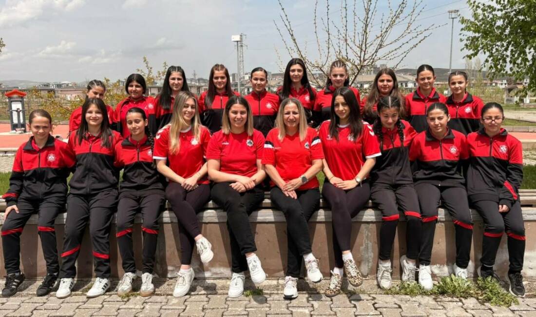 Sivas’ta düzenlenen Küçükler Türkiye Hentbol Şampiyonası’nda mücadele eden Aksaray Belediyespor