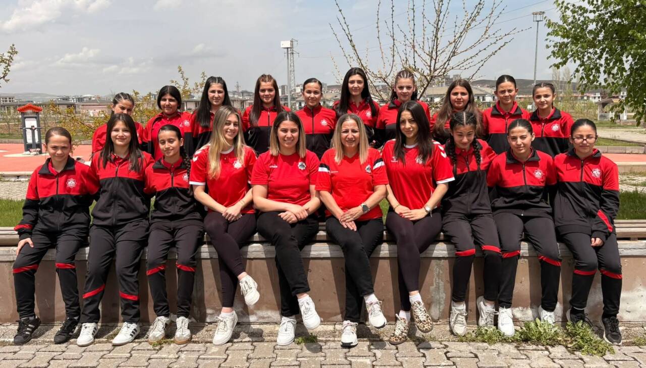 Sivas’ta düzenlenen Küçükler Türkiye Hentbol Şampiyonası’nda mücadele eden Aksaray Belediyespor