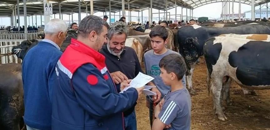 Aksaray’da yaklaşan Kurban Bayramı öncesinde kurbanlık hayvan denetimleri aralıksız sürdürülüyor.