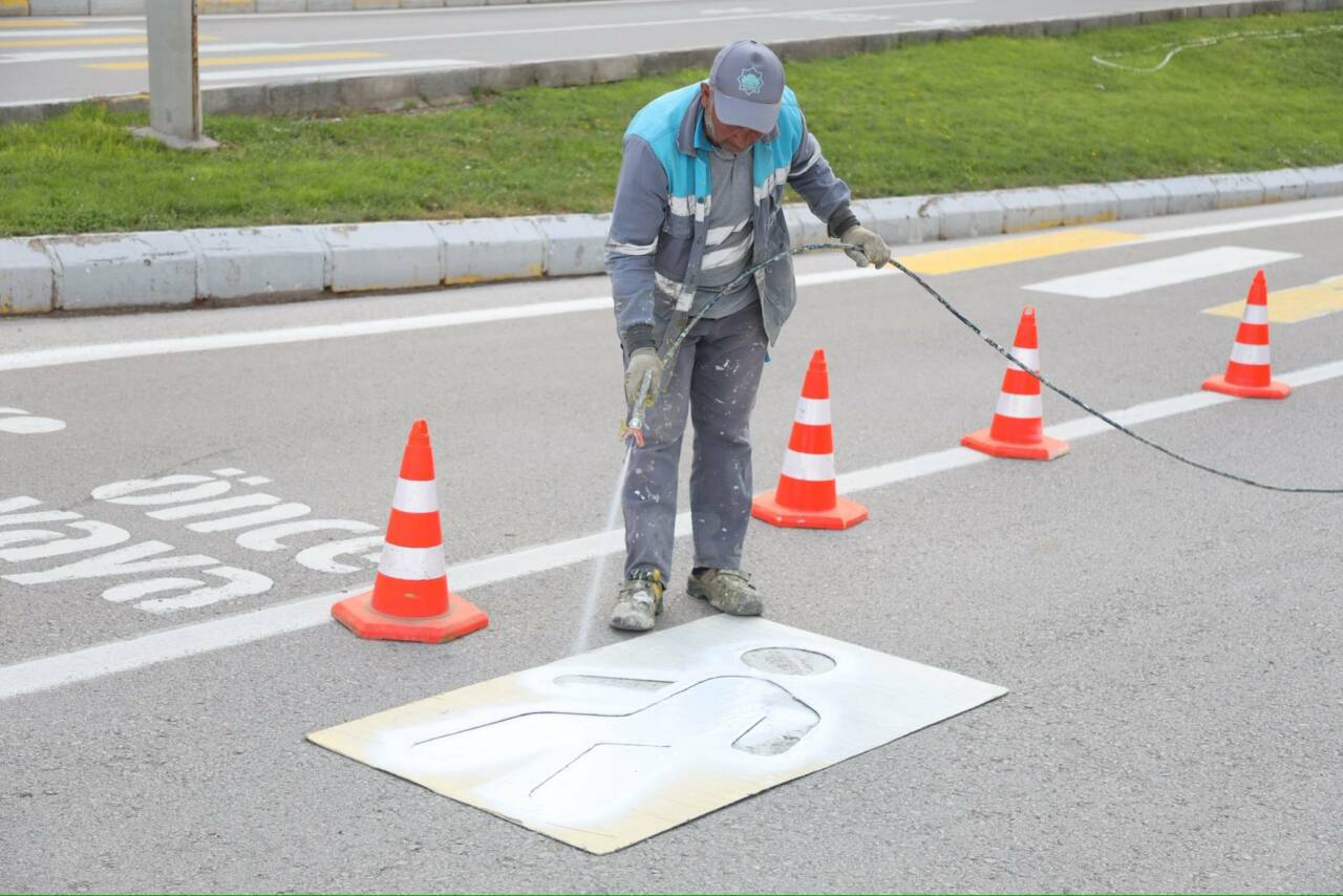 Aksaray Belediyesi, kent genelinde yaya güvenliğini artırmak amacıyla yaya geçidi