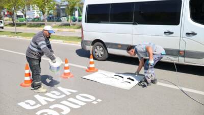 Aksaray Belediyesi, kent genelinde trafik güvenliğini artırmak amacıyla yaya geçitlerinde