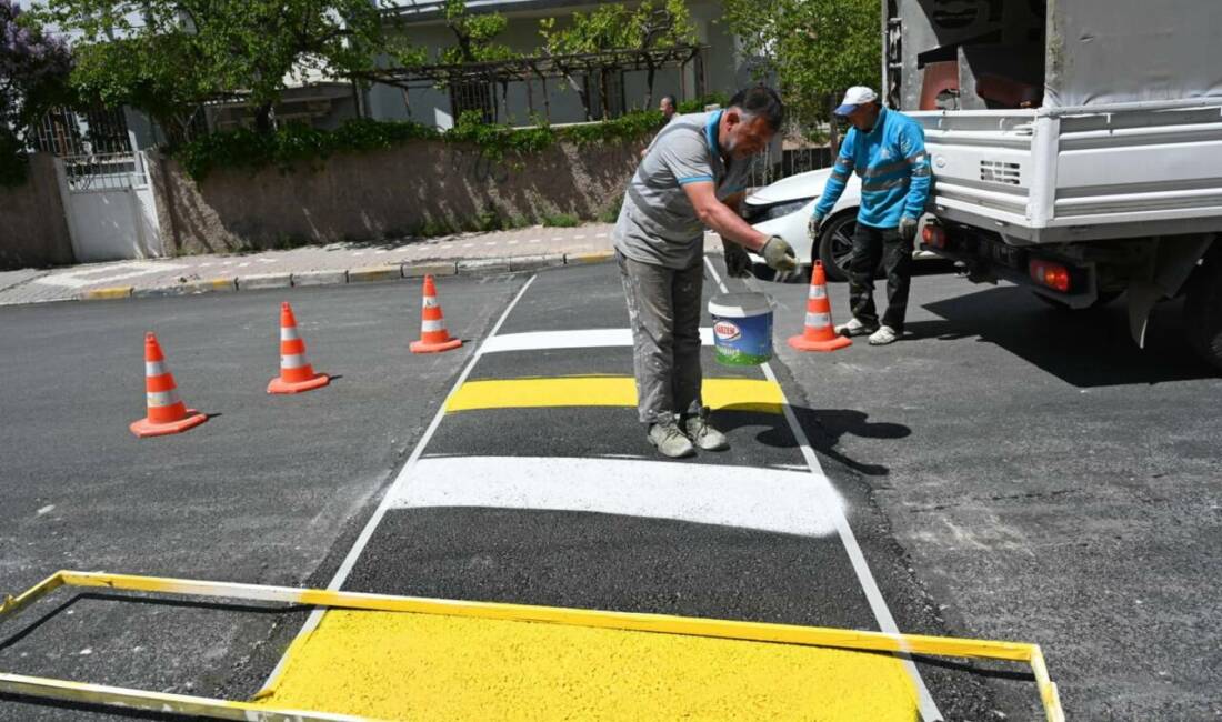 Aksaray Belediyesi, şehir genelinde yaya geçitlerini yenileyerek trafik güvenliğini artırmayı