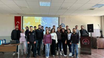 Aksaray Üniversitesi öğrencilerine verilen afet farkındalık eğitimiyle, gençlerin kriz anlarına