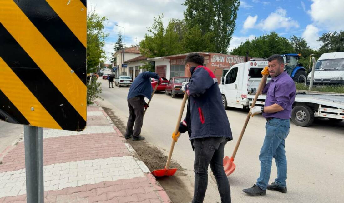 Ağaçören Belediyesi ekipleri, vatandaşların huzurlu ve temiz bir bayram geçirmesi
