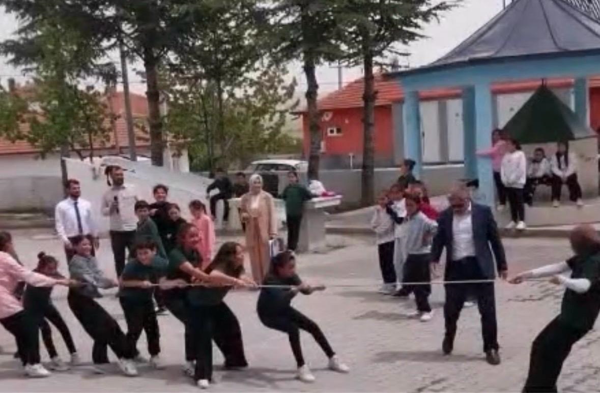Ağaçören ilçesinde, ÇEDES Projesi kapsamında düzenlenen yıl sonu şenlikleri yoğun
