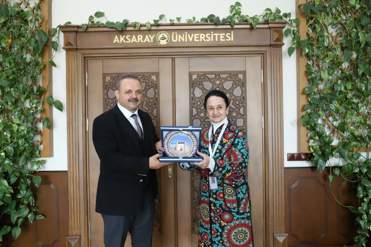 Özbekistan Devlet Konservatuarı’nın dünyaca ünlü sanatçısı ve Halk Çalgılarında İcracılık