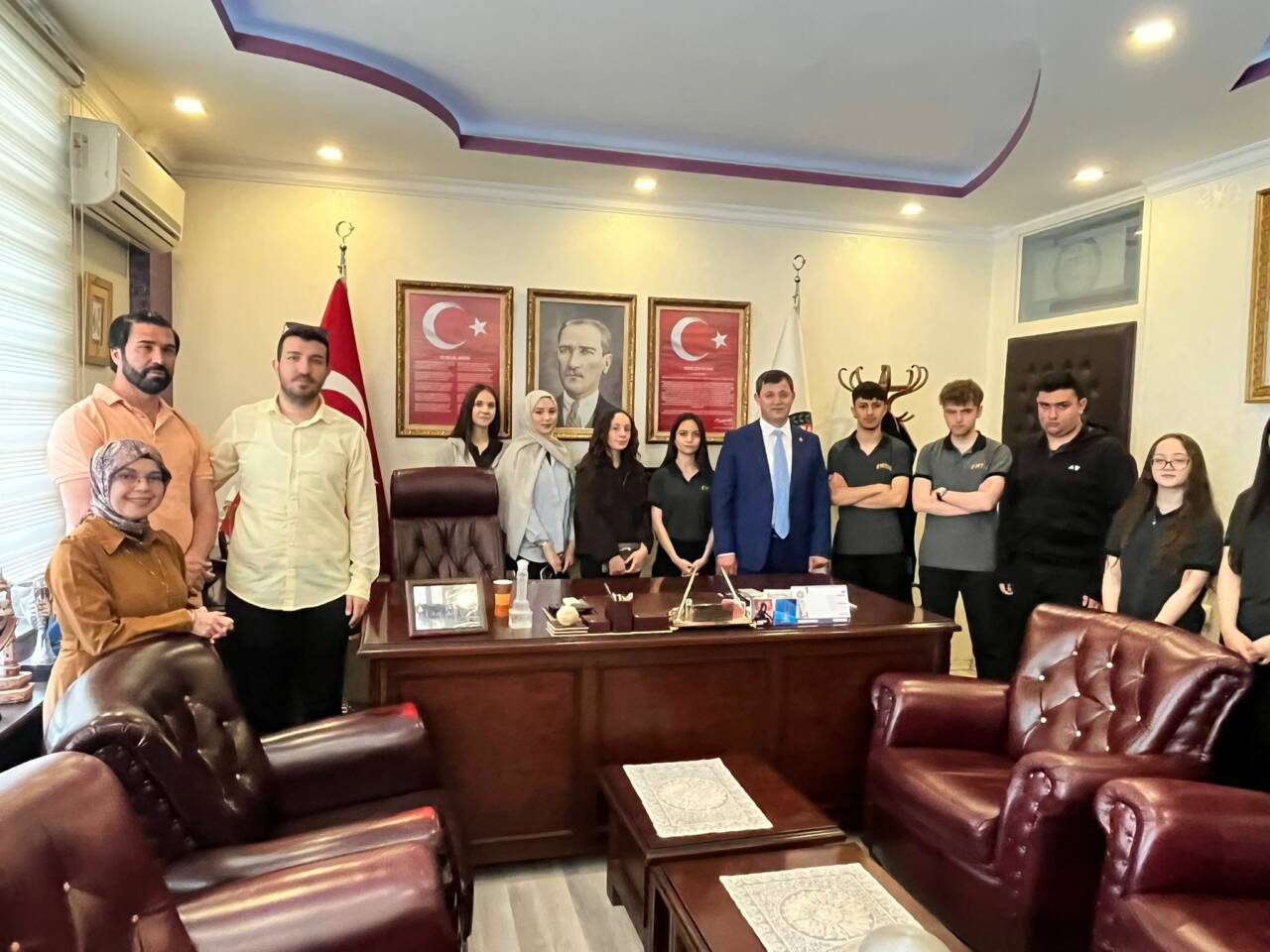 Aksaray’da meslek lisesi öğrencileri Baro Başkanı ile buluşarak avukatlık mesleği