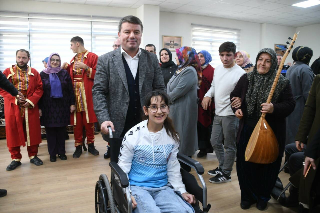 Engelsiz Yaşam Merkezi, özel gereksinimli bireylerin sosyal hayata katılımını artırmaya