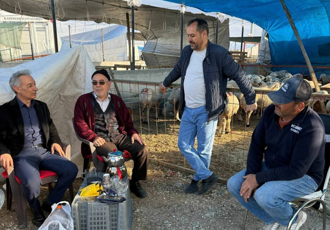 Konya Kurban Pazarı’nı ziyaret eden Eskil Belediye Başkanı Mustafa Zavlak,