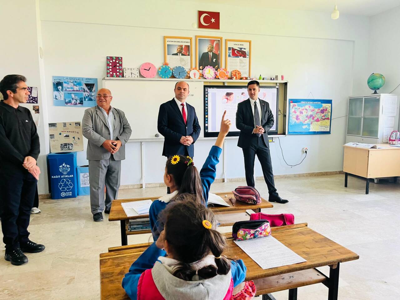 Cumhuriyet Mahallesi merkezli program kapsamında Eskil Kaymakamı Taha Soydaş, ilgili