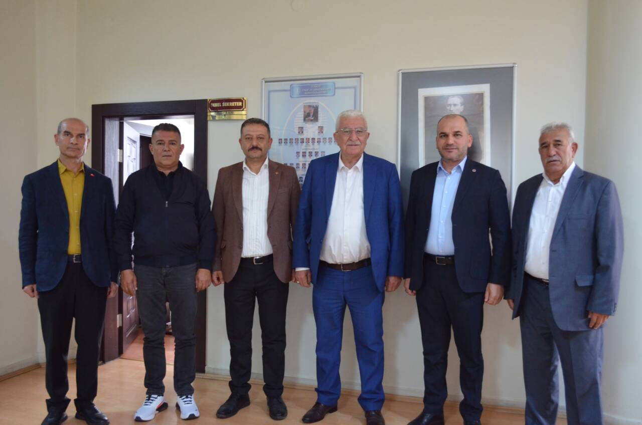 Aksaray Esnaf Odaları Birliği’nde düzenlenen bayramlaşma programında oda başkanları bir