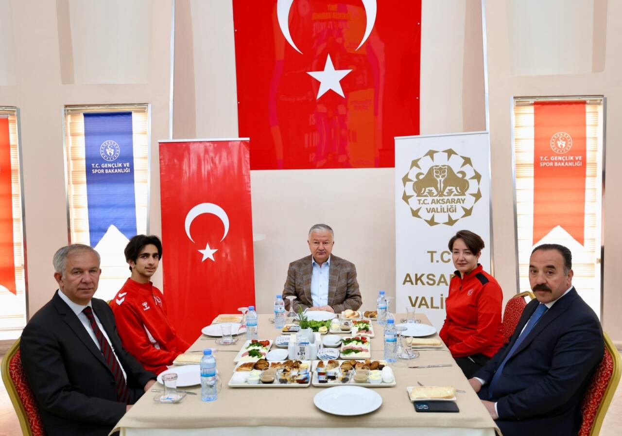 Aksaray’da 21 branşta başarı elde eden 128 sporcu, Vali Murat