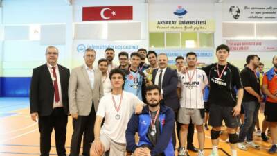 Aksaray Üniversitesinin 20. kuruluş yılı etkinlikleri kapsamında düzenlenen Spor Şenliklerinde